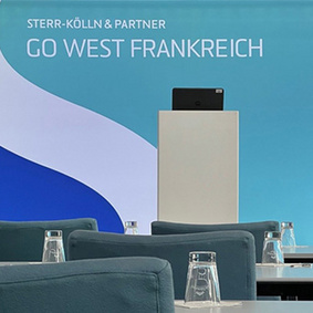 Rednerpult bei Go West Frankeich 2022